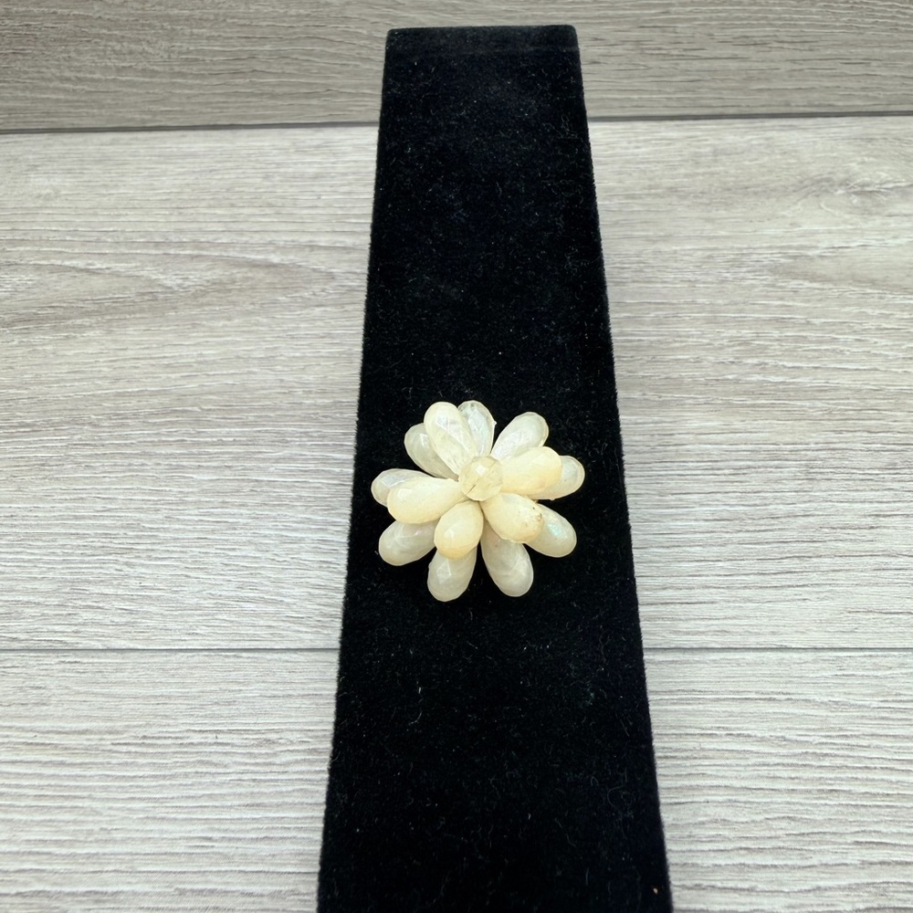 Elegant Cream Flower‎ Brooch